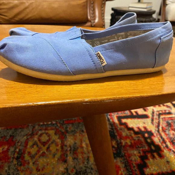 Toms - Picture 1 of 2